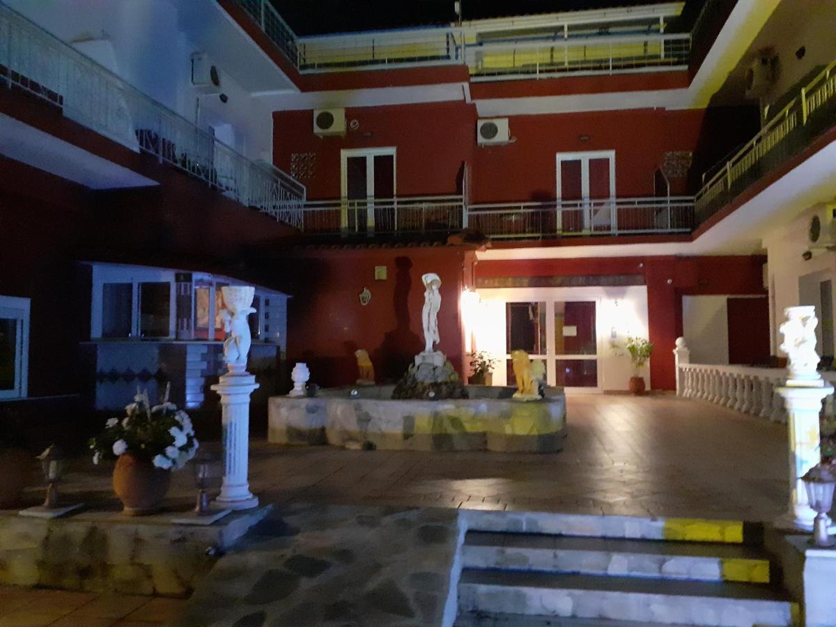 Pantheon Hotel Kamena Vourla Bagian luar foto